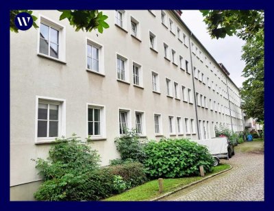 Hell & renoviert & gute Lage: 3-Zimmer-Wohnung mit Tageslichtbad, separate Küche mit Einbauküche
