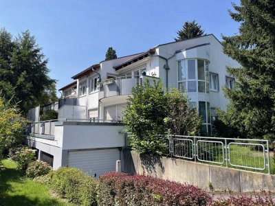 Stilvolle, gepflegte 2-Zimmer-Wohnung mit gehobener Innenausstattung mit Balkon und EBK in Kassel