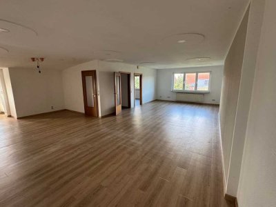 Helle und großzügige 4-Zimmer-Wohnung mit Blick auf die Lühe in Guderhandviertel