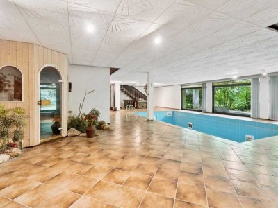 Ehemalige Unternehmervilla mit Charme, Platz und Potenzial am Waldrand von Wilhelmsdorf