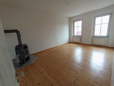 **Besichtigung: Dienstag, 06.05.25 um 18:45 Uhr** Renovierte 3-Zi-WHg im schönen Altbau!