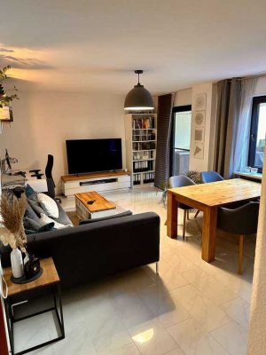 Lichtdurchflutete 2-Zimmer-Wohnung in Souterrain mit Terrasse – Ideal für Singles und Paare