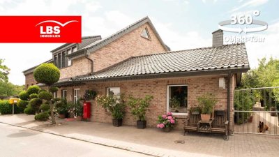Einseitig angebautes Einfamilienhaus mit Einliegerwohnung !