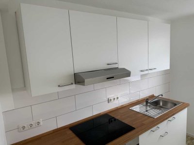 Komplett sanierte Wohnung (zur Vermietung an 1 oder 2 Personen): 3 Haltestellen zur Uni am HoPla