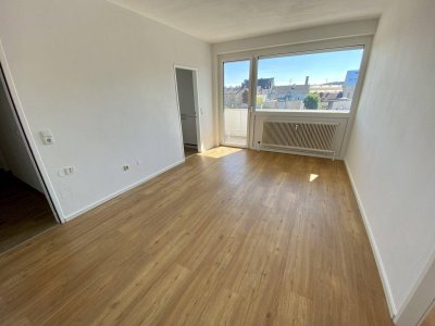 Linz Zentrum: Moderne 2-Zimmer-Wohnung mit Küche und Süd-West-Außenfläche