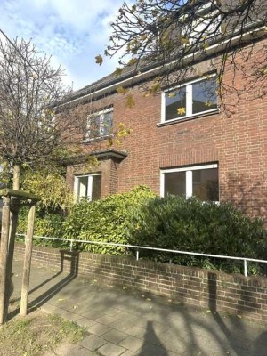 Großes Einfamilienhaus oder Mehrgenerationenhaus mit Garagen in Friemersheim