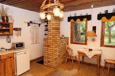 Ein Wochenendhaus auf einem großen teilbaren Baugrundstück