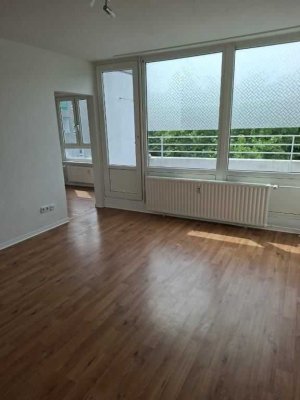 Ihr neues Zuhause? 1,5-Zimmer-Wohnung mit Balkon im 5. Stock