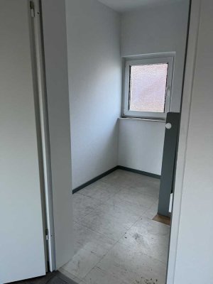 Erstbezug nach Sanierung: preiswerte 4-Zimmer-Wohnung mit Einbauküche in Nidderau