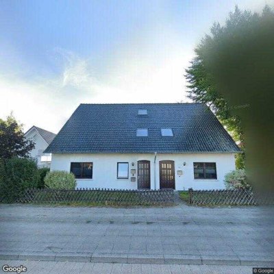 Große Erdgeschosswohnung mit Terrasse und Gartenzugang in gepflegtem Altbau