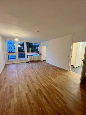 Freundliche, helle 80m2 Wohnung mit 3 Zimmern und schöner Dachterrasse (35m2)