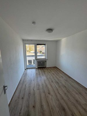 Zentrale 2-Zimmer-Wohnung mit Balkon und EBK!