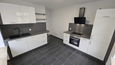 + + + Top sanierte 2-Zimmer Wohnung mit Traumbad und EBK + + +