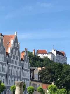 2- Zimmer -  Historisch wohnen in der Landshuter Freyung