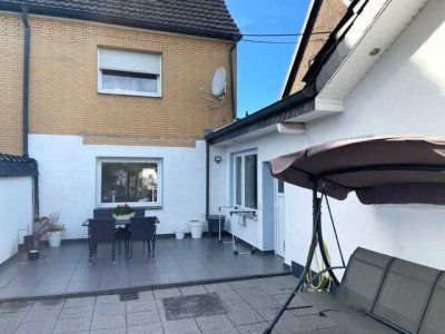 Doppelhaushälfte mit Innenhof, Terrasse, Garten, Garage in BRÜGGEN-BRACHT