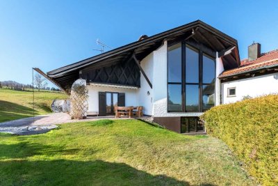 Absolute Ruhe und Alpenblick: soeben modernisiertes Landhaus mit Einliegerwohnung