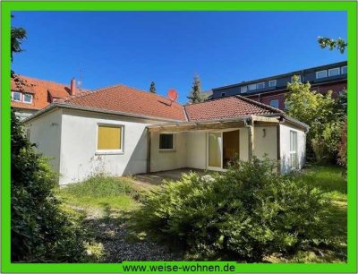 *Schöner Bungalow Bj. 2005 mit 125 m² Wfl. Garten und Tandemgarage*