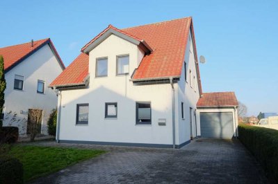 Modernes freistehendes Einfamilienhaus mit Garage nahe am Reichswald