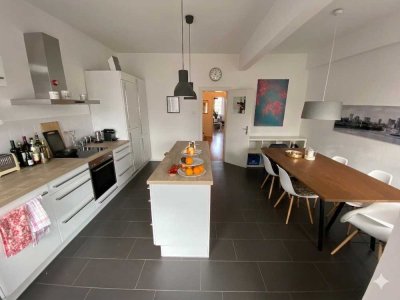 TOP! Fit in Flingern-Nord! Großzügige Altbauwohnung mit Wohnküche + Loggia