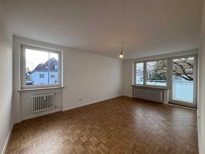 Schöne, modernisierte 2,5-Zimmer-Wohnung mit Balkon in Augsburg-Kriegshaber ab sofort frei