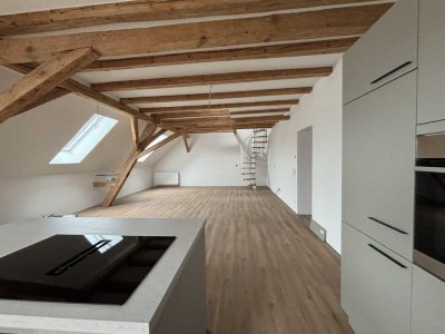 � Stilvolle Galeriewohnung mit Charme - Offene Galerie, freigelegter Dachstuhl, Holzboden