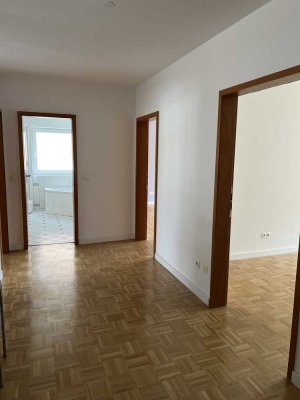 Renovierte 4-Zimmer-Wohnung in Hürth Efferen, direkt an Köln, grün gelegen, mit Balkon & Einbauküche