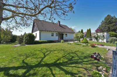 Geräumiges Einfamilienhaus mit großem Garten und Doppelgarage in Untersiemau-Meschenbach