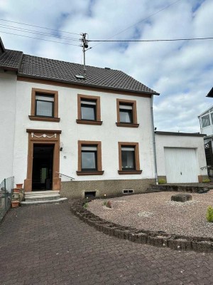 Schmelz, eins. angeb. 1-FH, 4 ZKB, G-WC, Garten, Garage