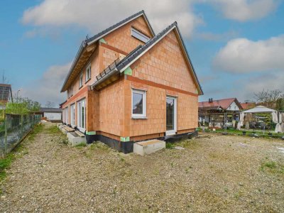 Schöne, zeitlose Neubau-Doppelhaushälfte mit großem Souterrainbereich, Garage & Stellplatz