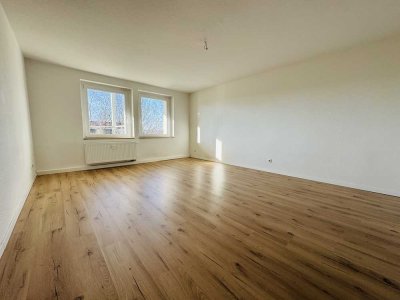 Helle und moderne 3-Zimmer-Dachgeschosswohnung mit großzügigem Balkon