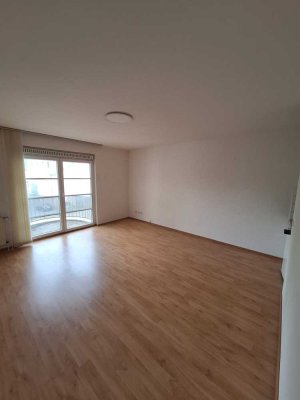 Helle 1-Zimmer-Wohnung mit EBK & optionalem TG-Stellplatz – Burscheid, Mittelstraße 3