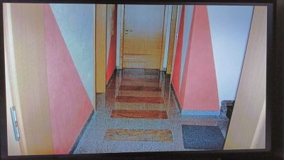 Charmante Doppelhaushälfte mit Garten, Pool und Perspektive zur Aufteilung.