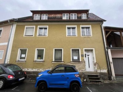 Sanierungsbedürftiges Wohnhaus mit Garage sucht Handwerker in Oberviechtach