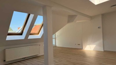 Charmante lichtdurchflutete 3-Zimmer Dachgeschosswohnung in Berlin-Tempelhof