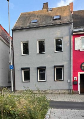 Geräumiges, zentralgelegenes 1-/2-Familienhaus in Selb
