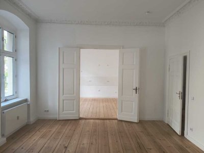 Helle 4-Zimmer-Altbauwohnung in Berlin-Steglitz