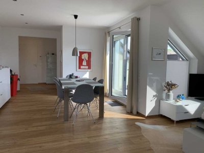 Moderne Dachgeschosswohnung in bester Lage