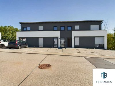 Moderne Erdgeschosswohnung mit Balkon – vermietetes Investment oder späteres Zuhause