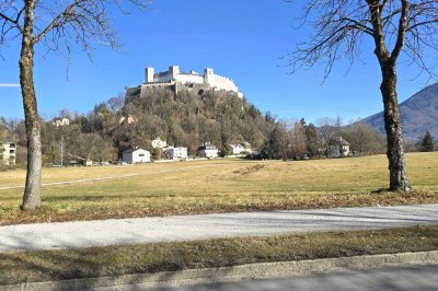 SYMBIOSE AUS ARCHITEKTURGESCHICHTE UND WEITBLICK!Einzigartiges Domizil am Fuße des Festungsberges