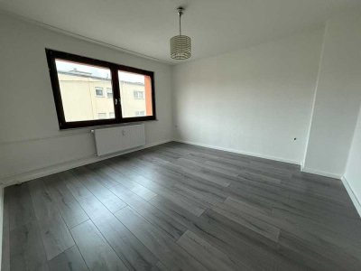 Sanierte 2,5-Zimmer Wohnung mit Balkon