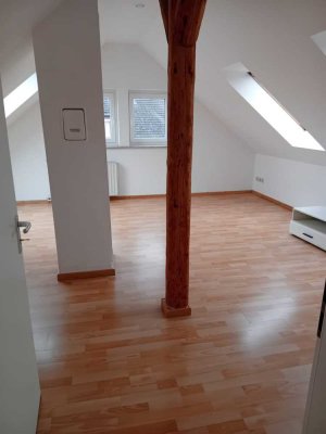 Dachgeschosswohnung 1,5 Zimmer-Küche-Bad