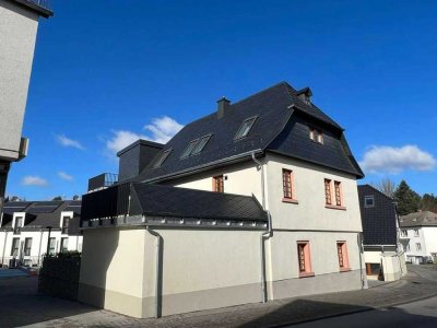 Sanierte Wohnung im Denkmal mit 3 Zi, Bad+Gäste WC, große Terrasse, 2 Stellplätze