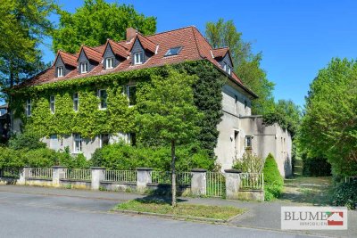Altbaucharme im Überfluss! Geräumige Doppelhaushälfte auf großzügigem Grundstück!