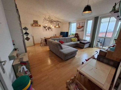 Familienfreundliche 4-Zimmer-Wohnung mit Balkon und Stellplatz — ruhige Lage