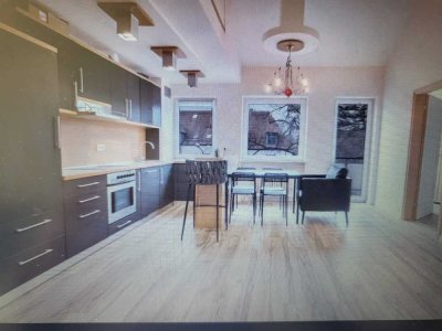Exklusive, neuwertige 4-Zimmer-Maisonette-Wohnung mit geh. Innenausstattung mit EBK