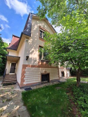 360° TOUR / Einfamilienvilla mit großem Garten und Garage in bester Grünlage von Hietzing
