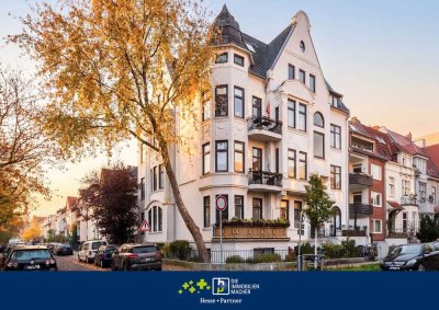 Stilvolle 93 m² Altbauwohnung mit Kamin, Aufzug und Stellplatz im Wachmannquartier