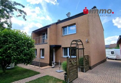 Freistehendes Einfamilienhaus mit großem Grundstück und separater Bauparzelle