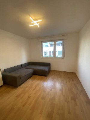 Teilmöbliert- Kompakt wohnen: Ein-Zimmer-Apartment mit Pantryküche in Frankfurt-Oberrad