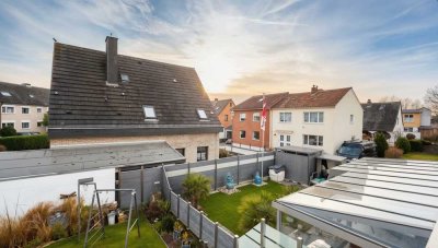 Solider Familientraum in Köln-Rath: Gepflegte DHH auf 157m2, mit 5 Zimmern, Garage und Garten! (...